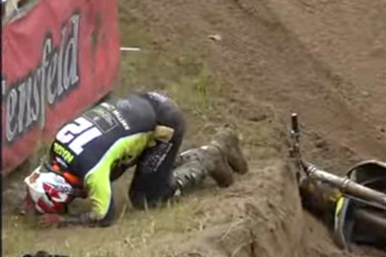 Max Nagl blieb nach seinem Sturz am Boden