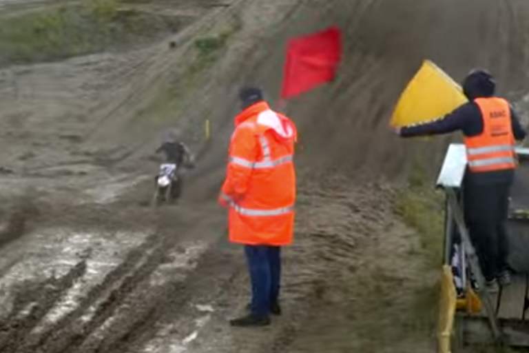 Das Rennen wurde mit roter Flagge abgebrochen