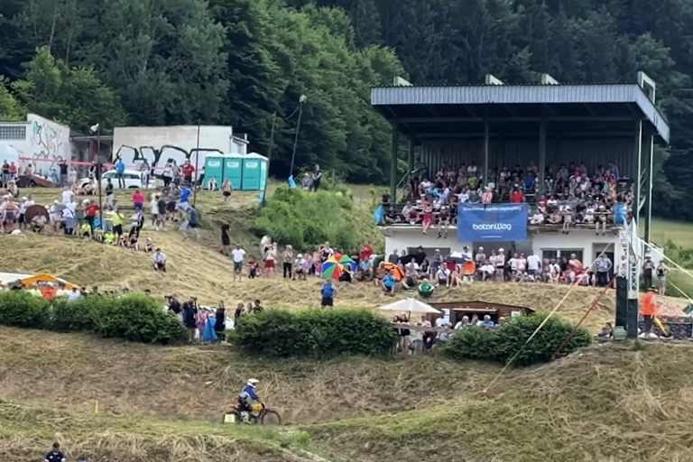 Volle Zuschauertribünen beim ECMX Classic-Cup-Finale in Sverepec