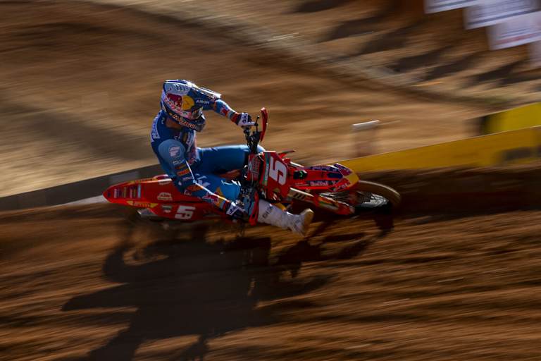 Lucas Coenen gewann den ersten MXGP-Lauf in Agueda