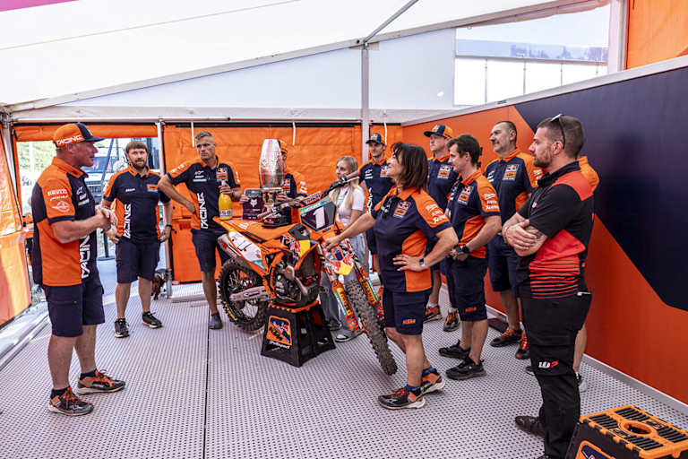 Team-Meeting nach dem Rennen in Foxhills