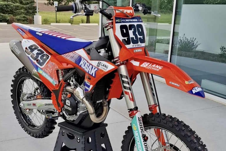 Die Kosak-KTM von Roan van de Moosdijk mit der Startnummer 939