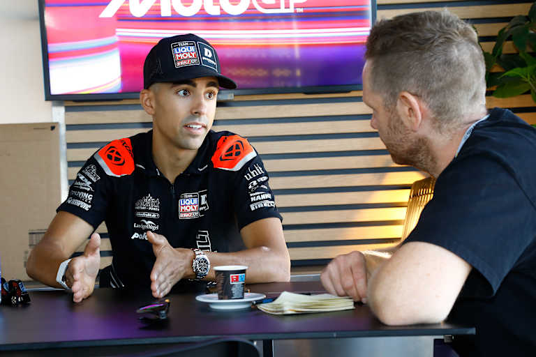 Senna Agius im Gespräch mit SPEEDWEEK.com-Mitarbeiter Sebastian Fränzschky