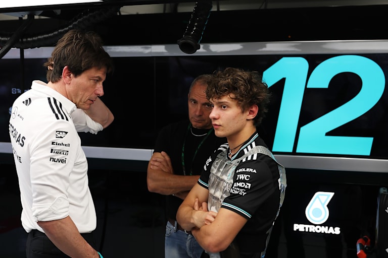 Toto Wolff bewertet die Rookie-Saison von Kimi Antonelli positiv 