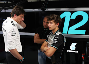 Toto Wolff bewertet die Rookie-Saison von Kimi Antonelli positiv 