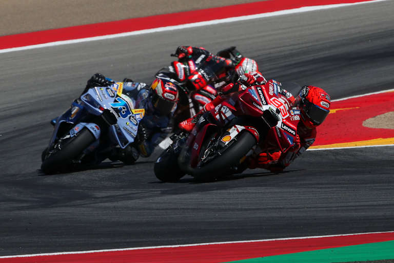 Marc Marquez führte im Sprint eine Dreiergruppe an
