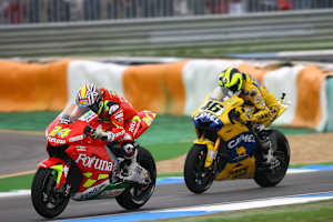 Estoril 2006: Toni Elias machte Valentino Rossi das Leben schwer