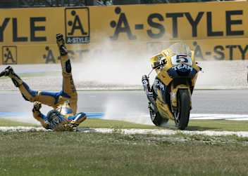 Colin Edwards bei seinem Crash in Assen