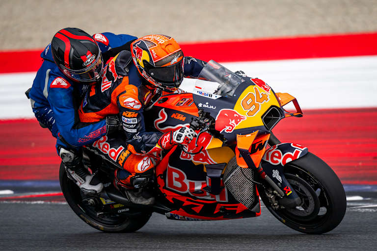 Einzigartiges Erlebnis: Eine Taxifahrt auf dem KTM RC16 Two-Seater 