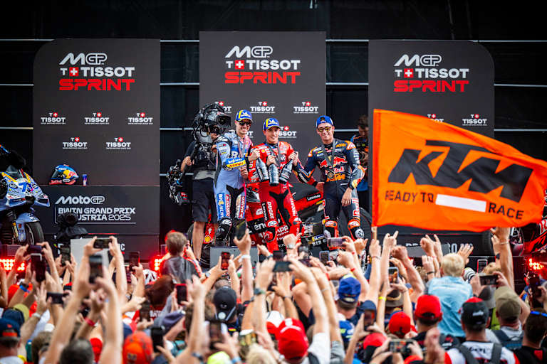 Die Siegerehrung des MotoGP-Sprints 2025