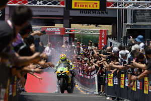 David Salvador feirte seinen Sieg in Misano