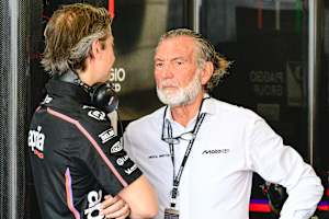 MotoGP-Chefarzt Dr. Angel Charte mit Massimo Rivola