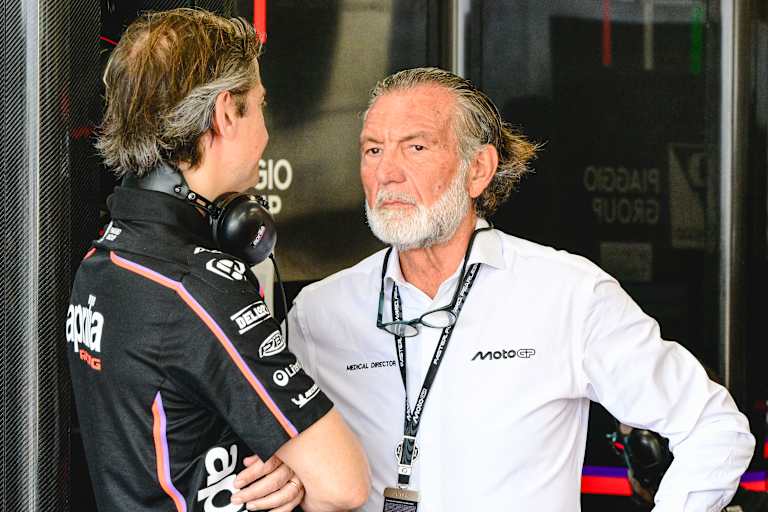 MotoGP-Chefarzt Dr. Angel Charte mit Massimo Rivola