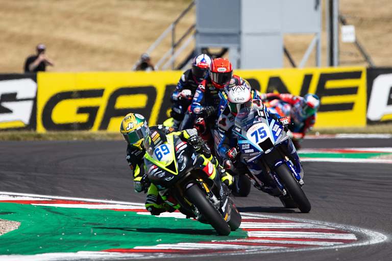 Tom Booth-Amos war auch in Rennen 2 in Donington unschlagbar