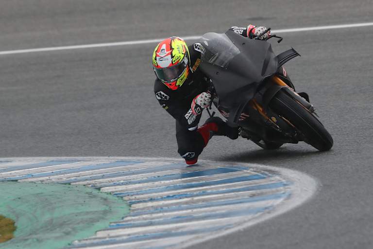 Philipp Öttl auf der neuen Ducati Panigale V4R