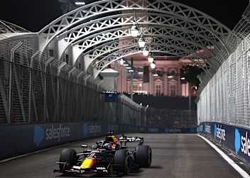 Max Verstappen prescht in der Nacht von Singapur auf Pole