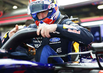 Max Verstappen steigt aus seinem störrischen Rennwagen