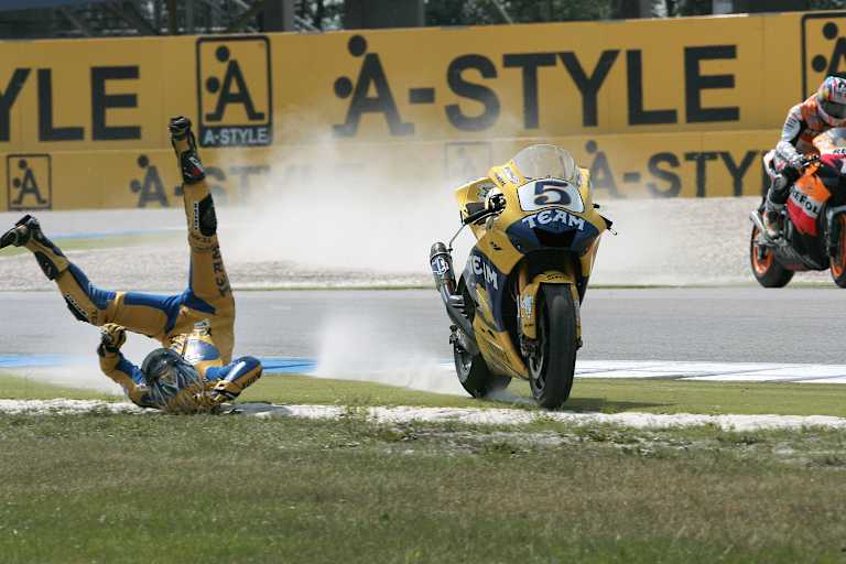 Colin Edwards bei seinem Crash in Assen