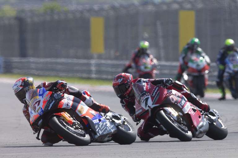 Alberto Surra kämpfte auch mit Ducati-Werkspilot Iker Lecuona