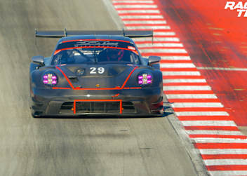 Bastian Buus testet den Land Porsche in Barcelona