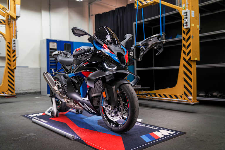Die Serienversion der BMW M1000RR Modelljahrgang 2027