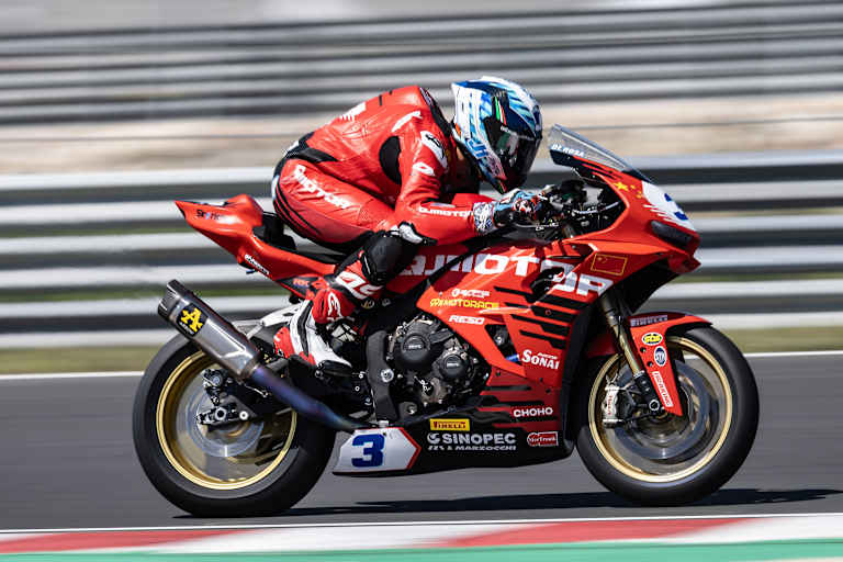 Raffaele De Rosa auf der QJ Motor SRK800RS