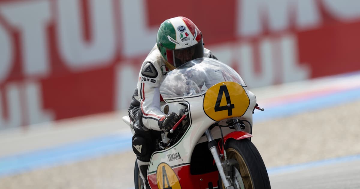 Yamaha-Giacomo-Agostini-und-weitere-Rennsport-Legenden-in-Misano