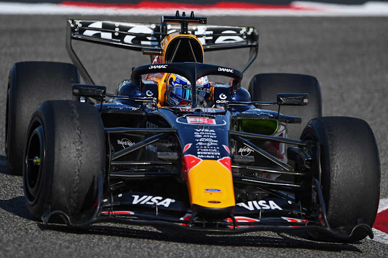 Max Verstappen im Red Bull Racing RB22-Ford