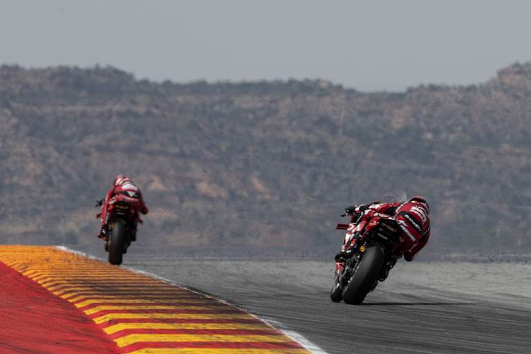 Die Stars der Superbike-WM testen in Aragon die Reifen von Michelin