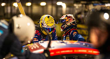 Max Verstappen (r.) und Jules Guonon beim 24h-Rennen