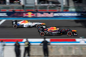 Sebastien Buemi (r.) und Isack Hadjar im Herbst bei Red Bull Motormania