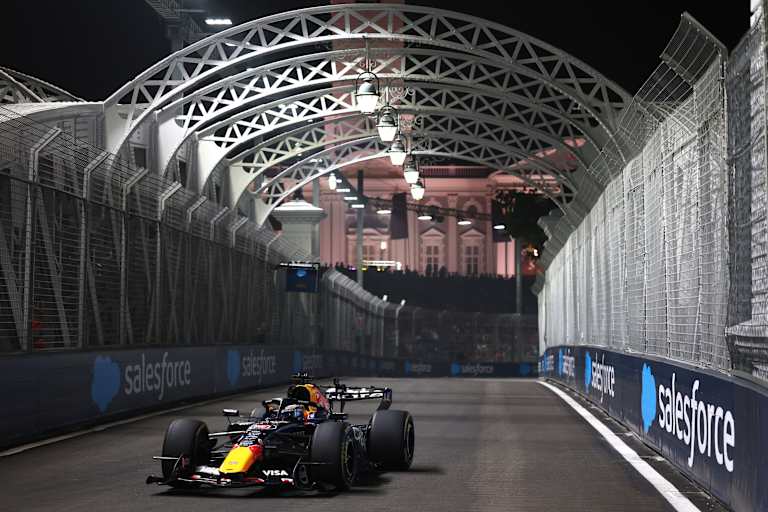 Max Verstappen prescht in der Nacht von Singapur auf Pole