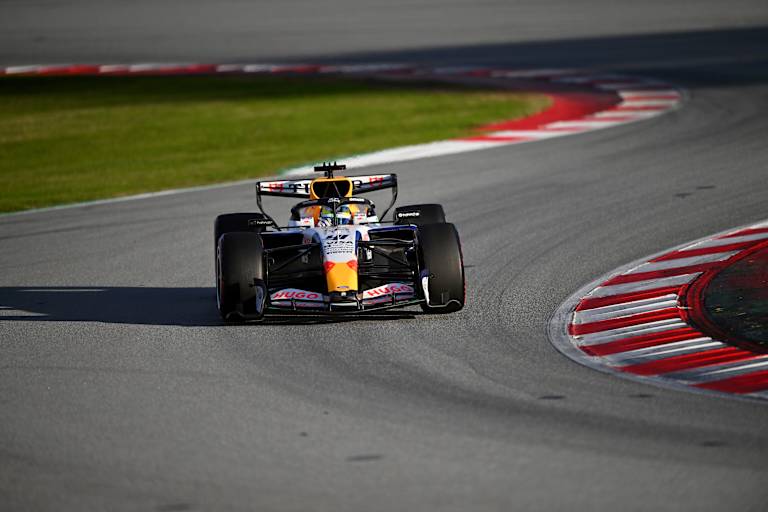 Arvid Lindblad hat beim Barcelona-Test auf und neben der Strecke überzeugt