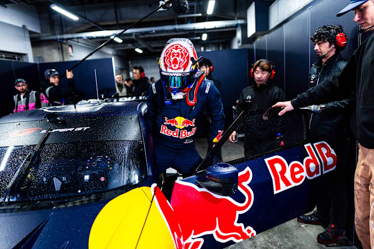 Formel-1-Star Max Verstappen gab zum ersten Mal in einem GT500-Renner Gas