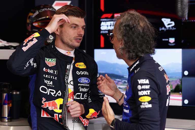 Platz 2 für Max Verstappen, wie in Österreich. Rechts Teamchef Mekies