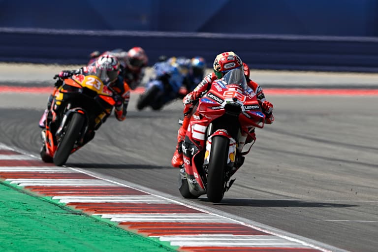 Marc Marquez vor Enea Bastianini