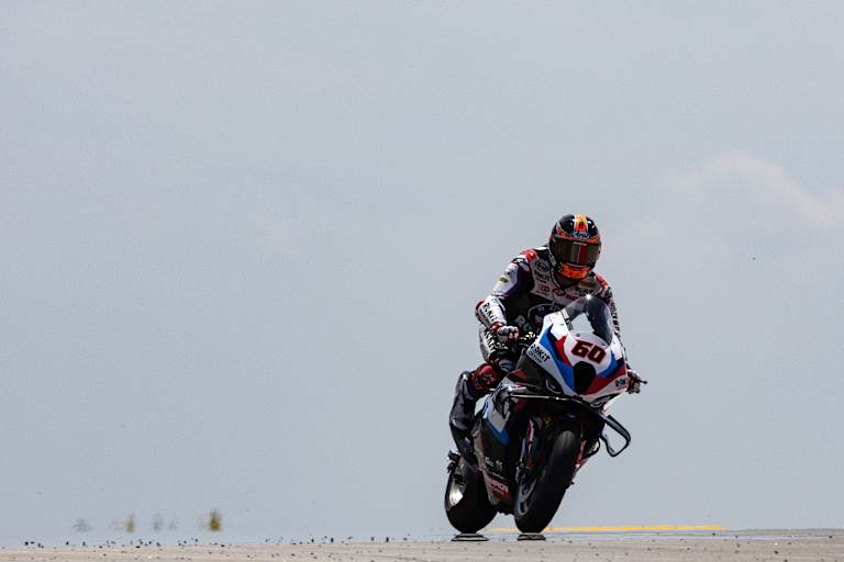 Michael van der Mark ist der einzige BMW-Pilot beim Michelin-Test
