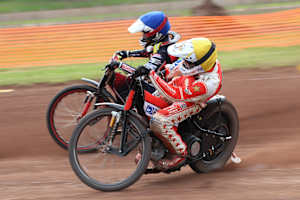 Janek Konzack (gelb)