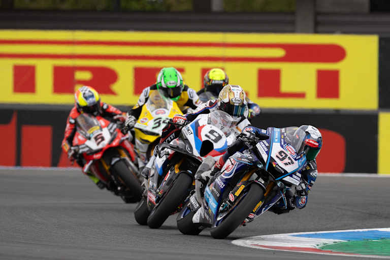 Xavi Vierge hält eine Meute von BMW- und Ducati-Piloten in Schach