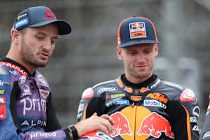 Jack Miller (li.) und Brad Binder können erst im Dezember testen