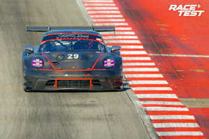 Bastian Buus testet den Land Porsche in Barcelona