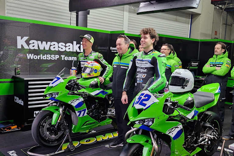 Dominique Aegerter, Teamchef Manuel Puccetti und Jeremy Alcoba (v.l.)