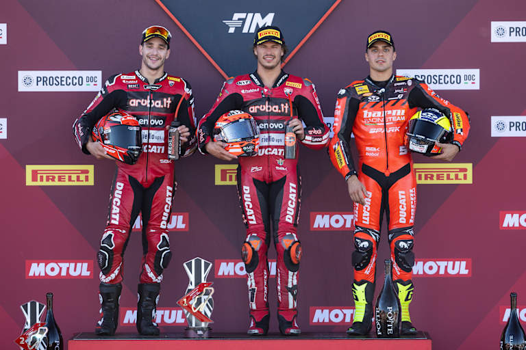 Die Top-3 der Superbike-WM 2026: Lecuona, Bulega, Montella (v.l.)