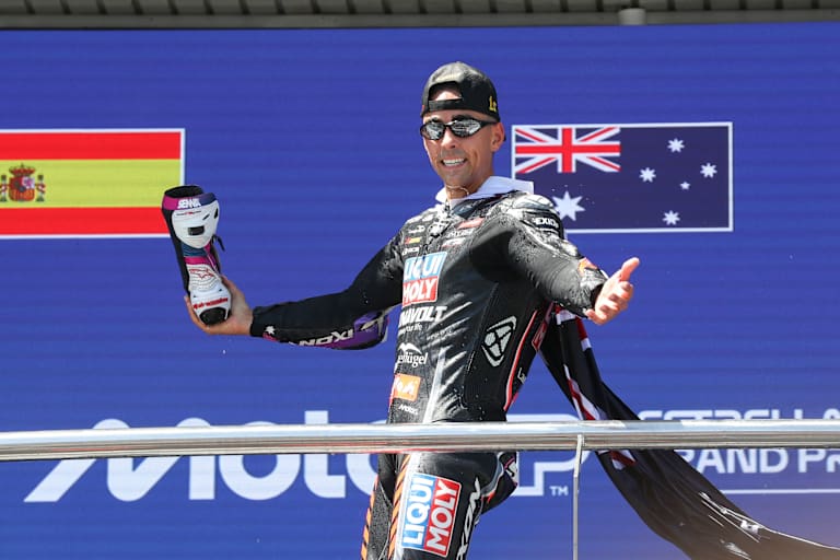 Senna Agius nach seinem Moto2-Sieg in Jerez