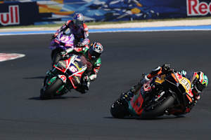 Brad Binder vor Johann Zarco