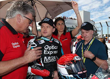 Michael Galinski mit Fahrer Tarran Mackenzie und dessen Vater Niall