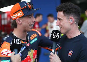 Pedro Acosta mit KTM-Testpilot und DAZN-Experte Pol Espargaro
