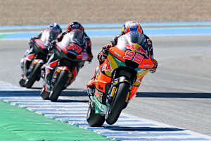 Collin Veijer vor den beiden Intact-Piloten