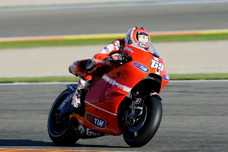 Nicky Hayden auf der Ducati Desmosedici mit Flügeln