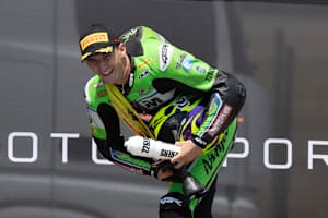 Xavi Arigas jubelt über seinen zweiten Sportbike-Sieg